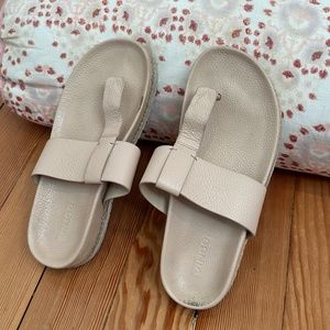 VINCE summer leather sandals! So cute and preppy! Size: 6.5